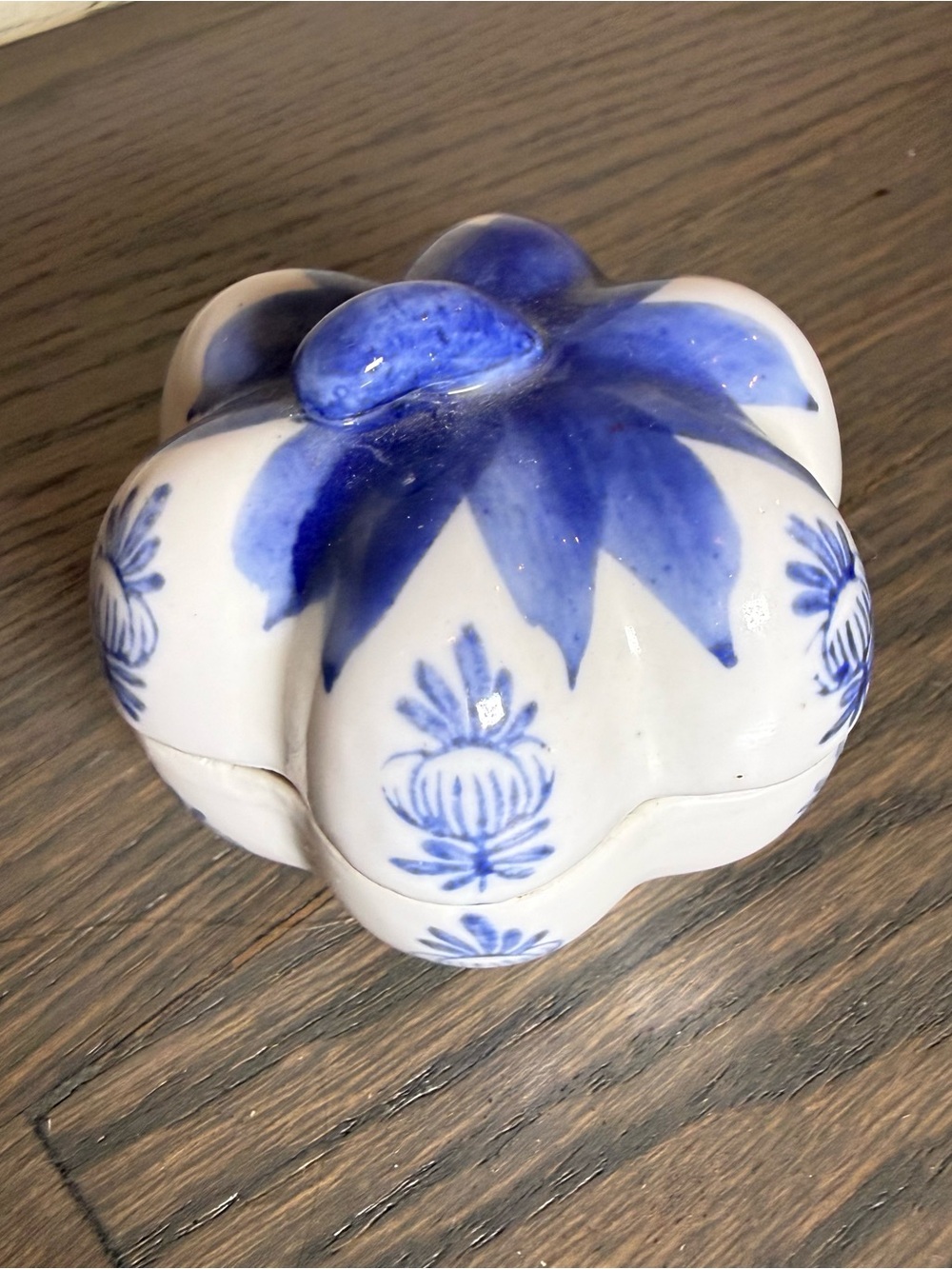 Vintage Chinoiserie Blue & White Ceramic Small Pumpkin Trinket Box 2.5 in